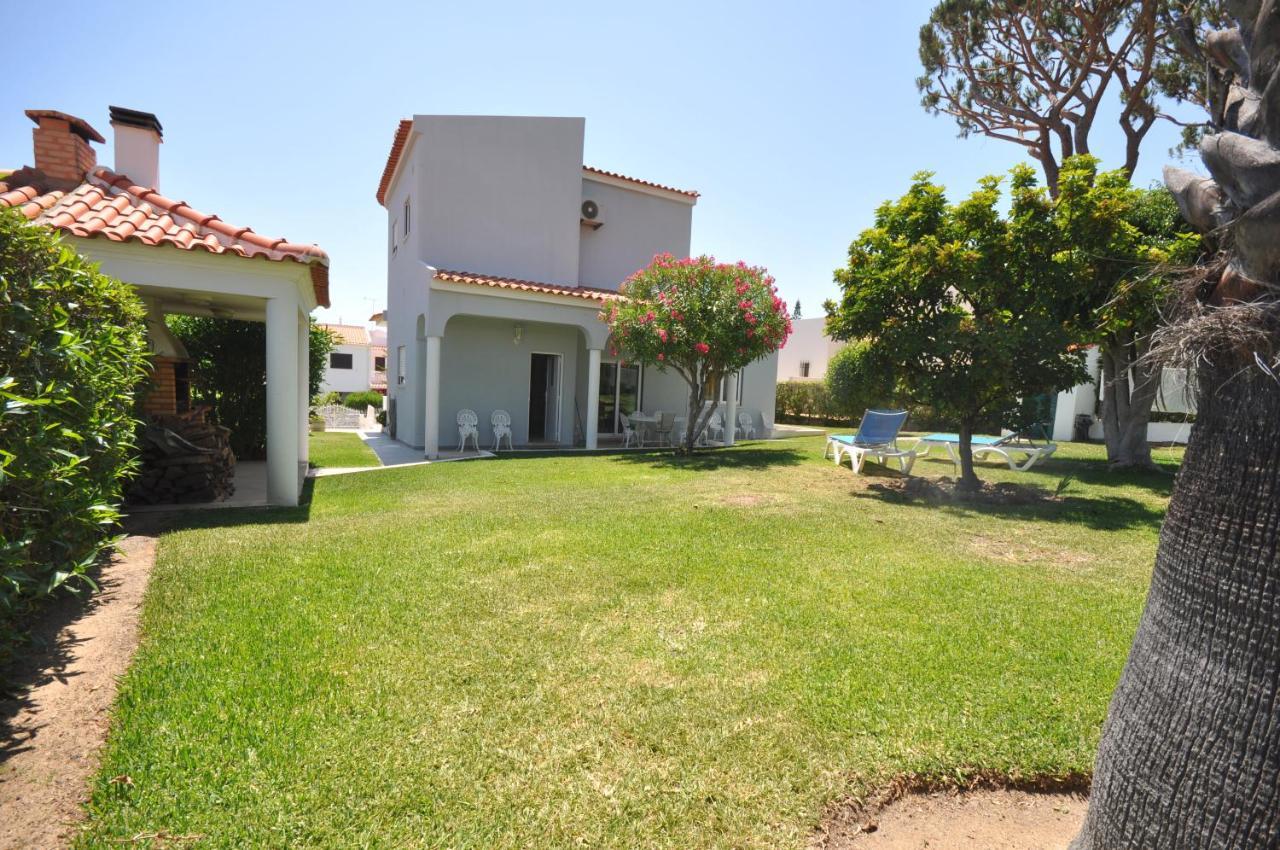 Well-Appointed Villa Is Situated In The Popular Resort Of Vilamoura كوارتيرا المظهر الخارجي الصورة