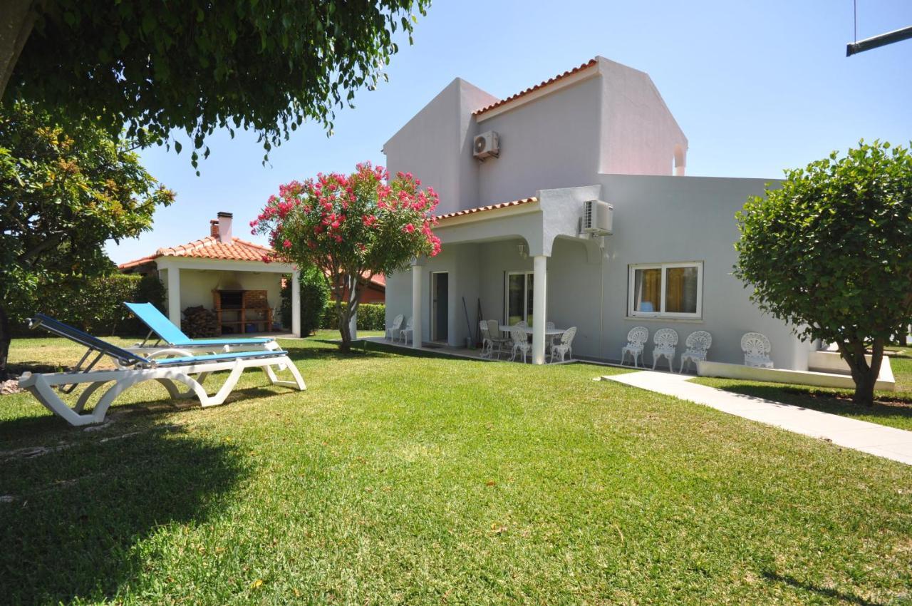 Well-Appointed Villa Is Situated In The Popular Resort Of Vilamoura كوارتيرا المظهر الخارجي الصورة