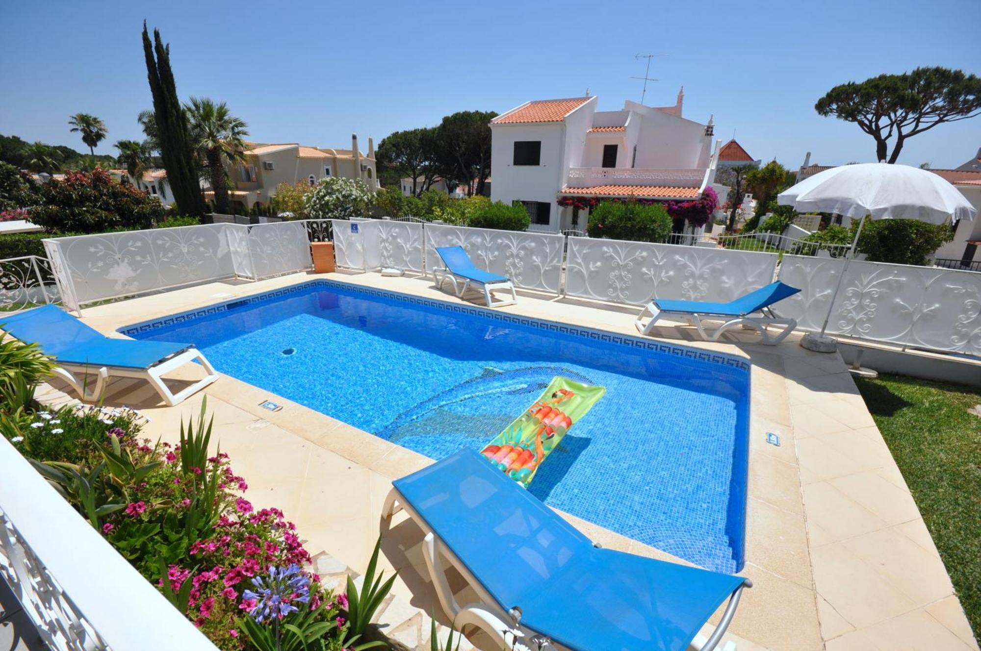 Well-Appointed Villa Is Situated In The Popular Resort Of Vilamoura كوارتيرا المظهر الخارجي الصورة